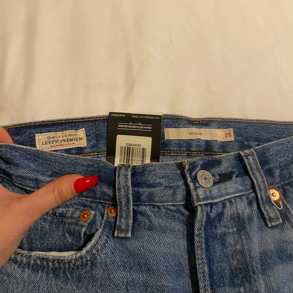NWT! High Rise Levi Jeans - Picture 5 of 9